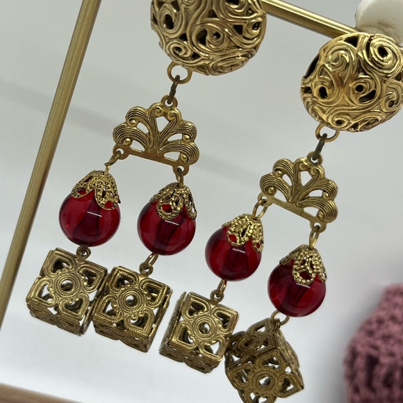 Runway 1980's Amy Jo of New York Red & Gold Clip On Earrings - Picture 3 of 6